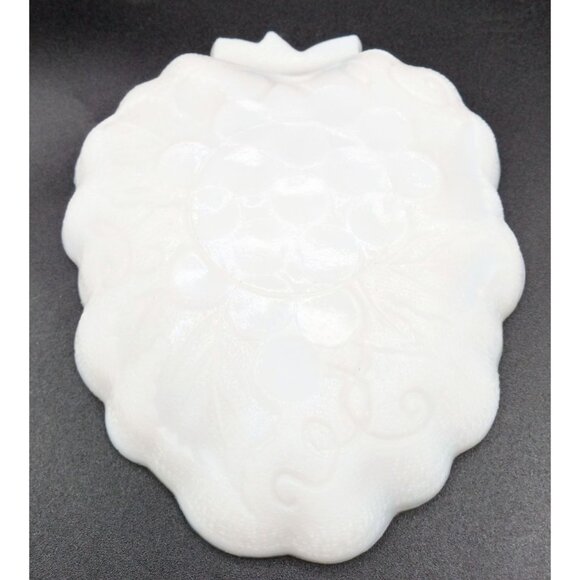 Grape Cluster Design Milk Glass Vintage Trinket Dish 7 Inches Fruit Shaped Tray - Picture 6 of 11
